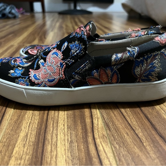 Naturalizer Slip on Sneakers - Picture 2 of 3